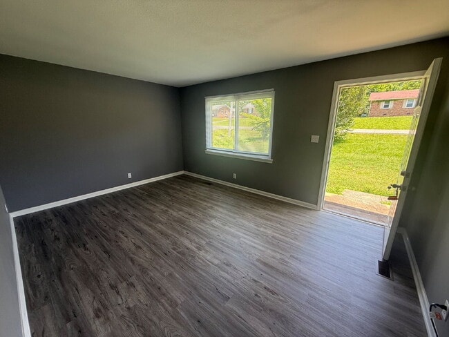 Photo - 1318 Courtney Dr