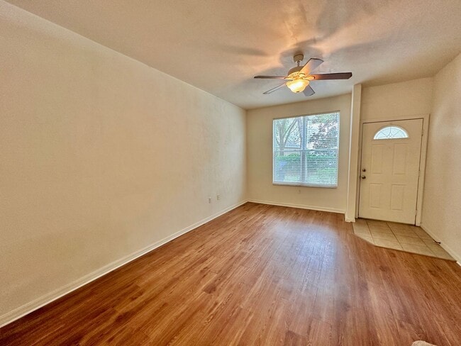 Photo - Spacious 2 Bed / 2.5 Bath Townhome in Vict...