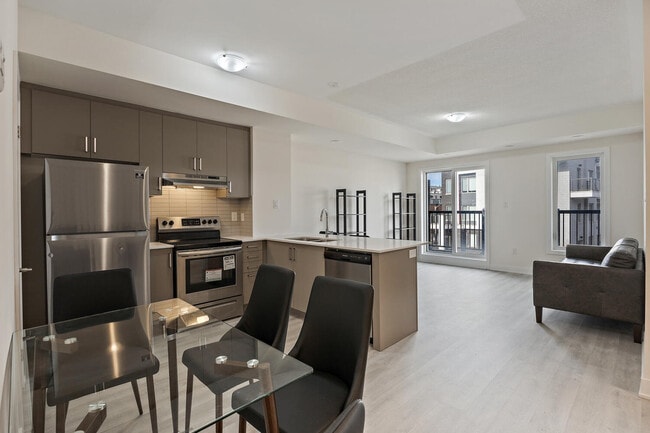 Building Photo - 3 bedroom 3 bath Townhouse Unit 23