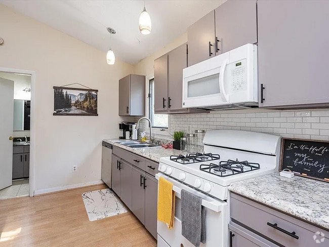 Building Photo - 205 Spring St Unit 2 Rental