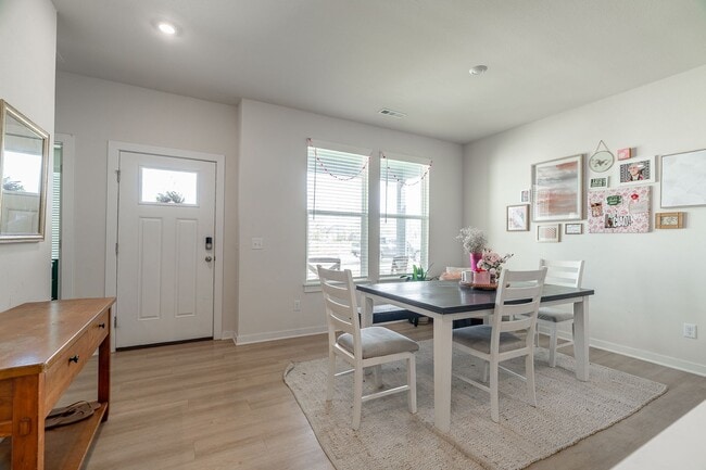 Photo - Immaculate 4-bedroom 3.5 bath Home in Fayetteville! Pre-Leasing for Fall Semester!