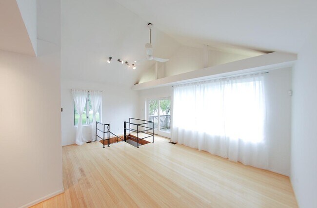 Photo - 2028 S Canalport Ave