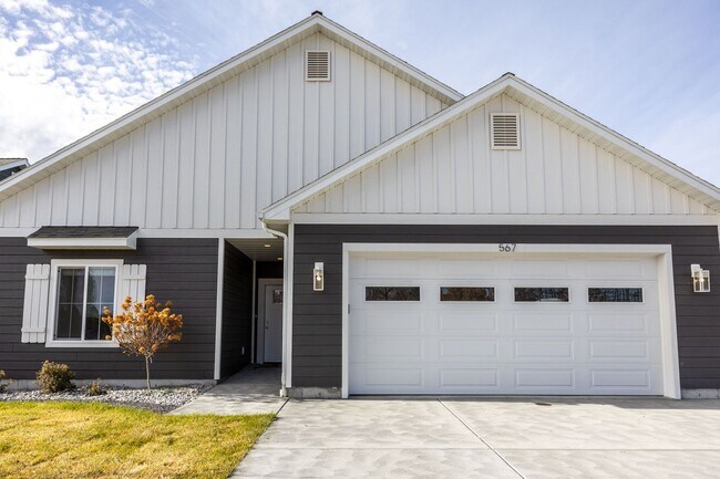 Photo - HOLY MOLY CHECK OUT THIS BEAUTIFUL 3 BED 2...