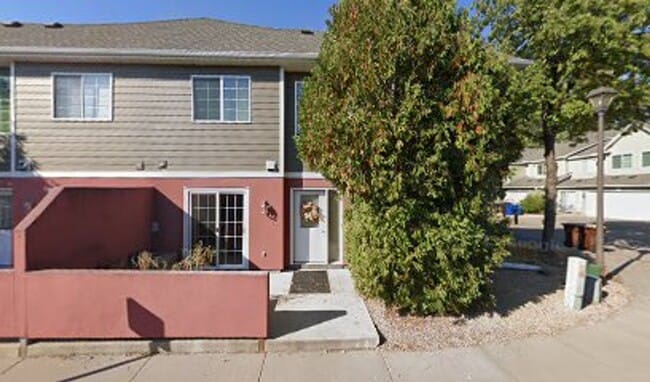 Location - Location - Location! Two Bedroo... - Location - Location - Location! Two Bedroo... Townhome