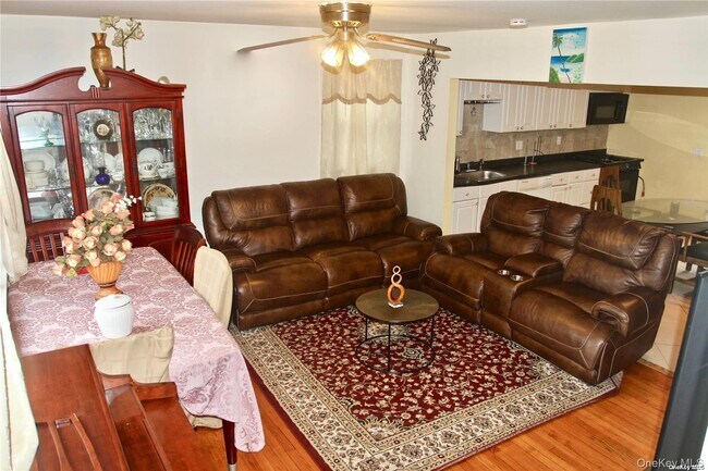 Photo - 117 Blydenburgh Ave