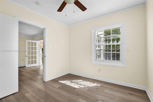 Photo - 511 NW 44th St Unidad B