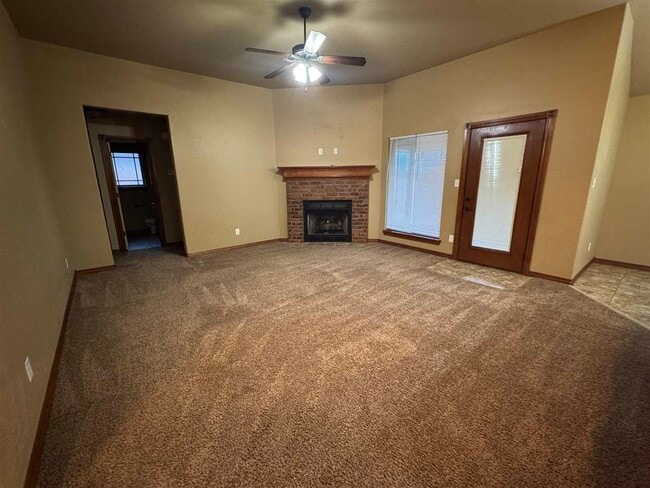 Building Photo - 1517 NE Stone House Dr