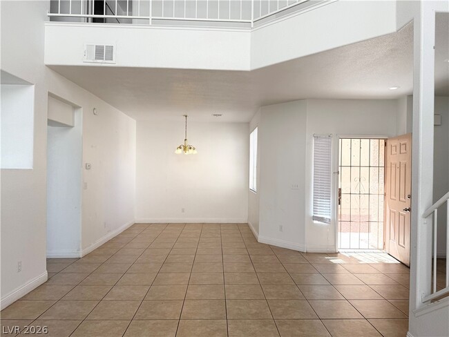 Photo - 2528 Silver Shadow Dr