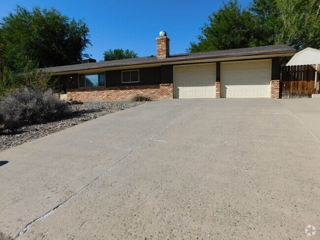 Building Photo - Home in Paradise Hills Sub-Division