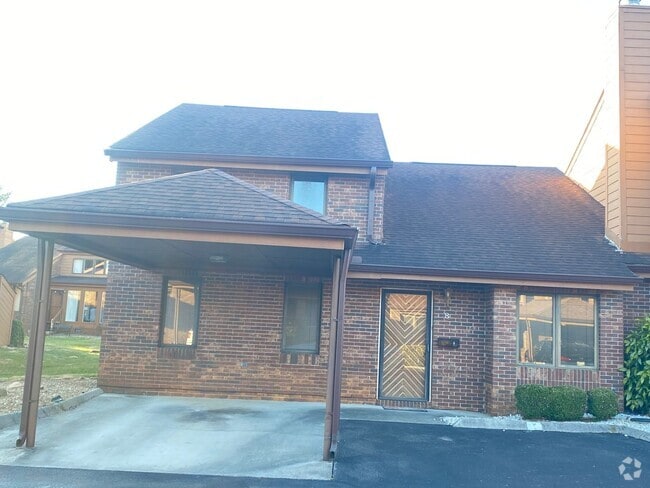 Building Photo - 3 Bedroom Condo