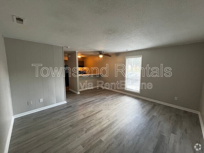 Building Photo - 5841 Century Oaks Dr Unit D Rental