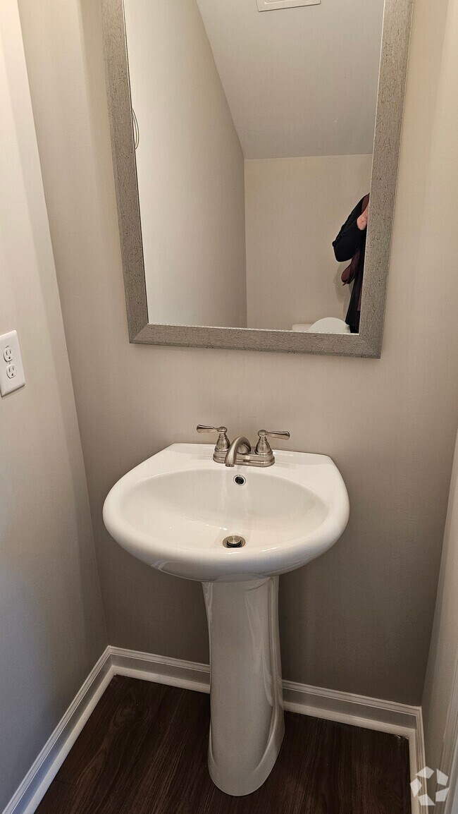 Building Photo - 1/2 Off FIRST MONTH'S RENT! MAY SPECIAL ON... Rental