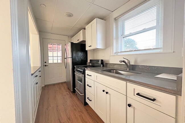 Avl Now! No fee! Downtown Beverly Renovate... - Avl Now! No fee! Downtown Beverly Renovate... Condo