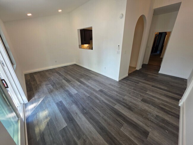 Photo - Newly Renovated 1 Bedroom Apartment *MOVE-... Unit 4