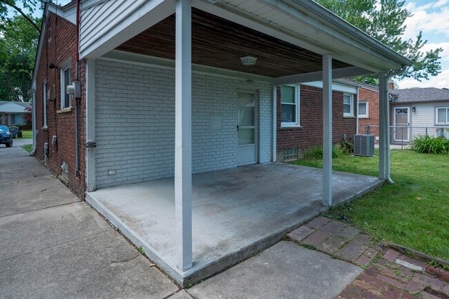Photo - 2631 Woodside St