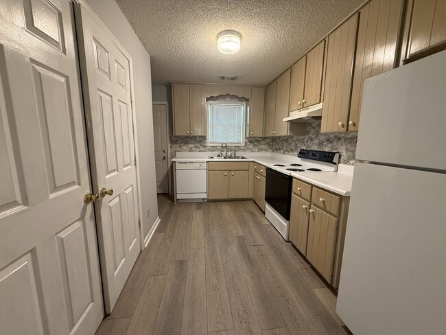 Photo - 130 Village Ln