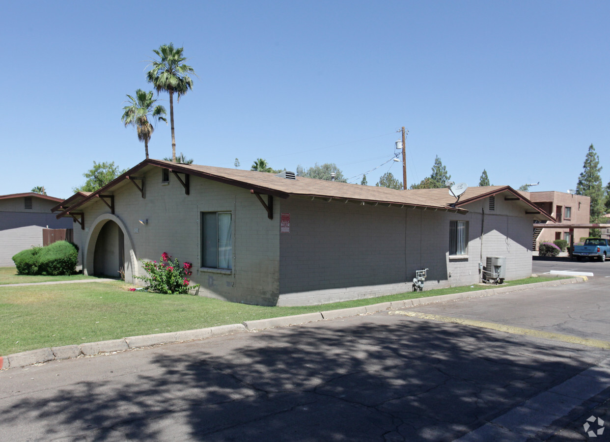 Town Lake Apartments - Town Lake Apartments