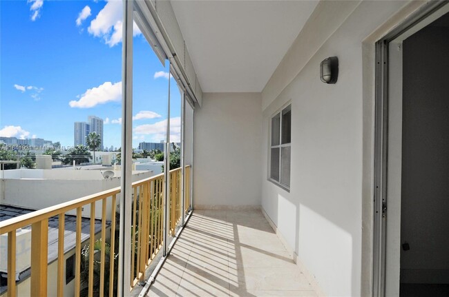 Photo - 1540 Meridian Ave Condo Unit 4C