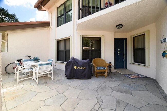 Photo - 6030 SE Martinique Dr Unidad 102