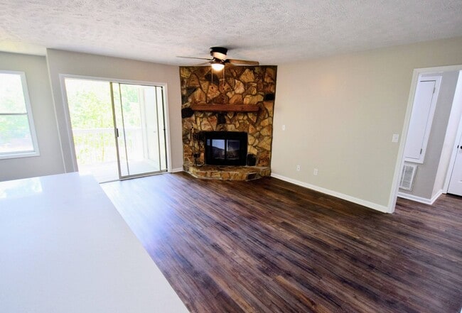 Photo - Stewarts Creek -Two Weeks Free Rent On Fir...