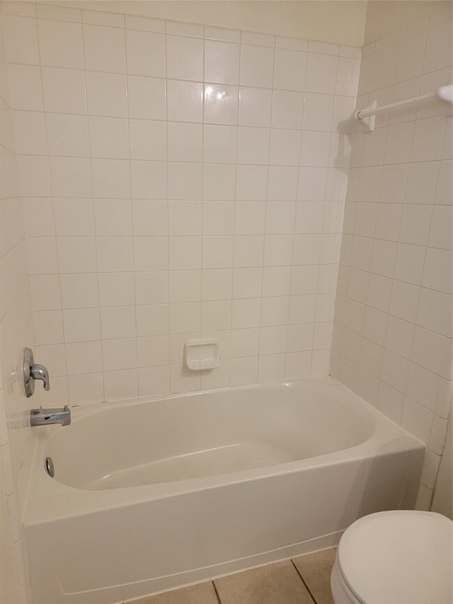 Photo - 424 Folk Crest Ln