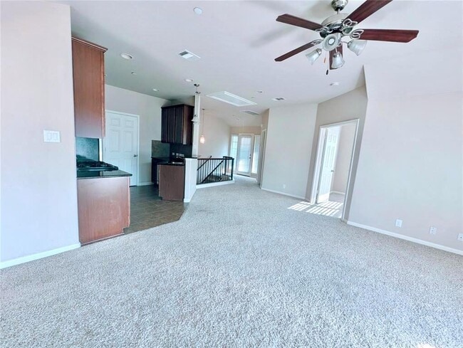 Photo - 3101 Davis Ln Unidad 6401