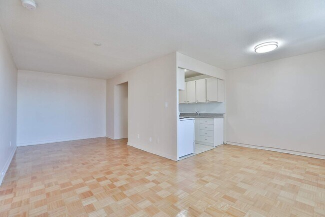 Photo - 2223 Eglinton Ave