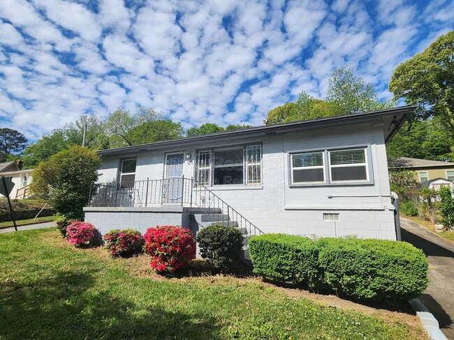 Building Photo - 120 Burbank Dr NW