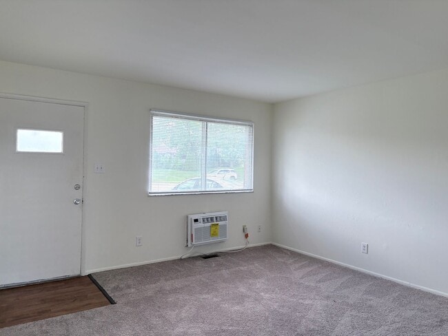 Photo - 2 bedroom ranch style apartment Unit 1255 Uhlwood