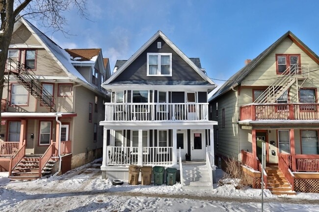 Building Photo - 452 W Doty St Unit #1