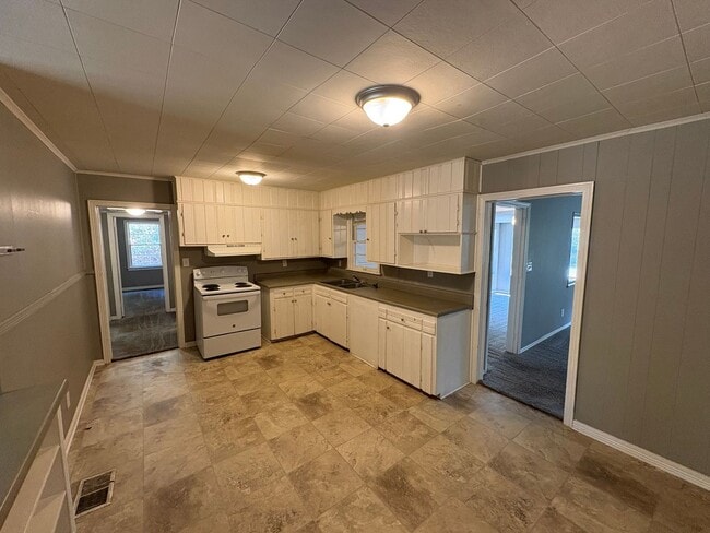 1403 40th E Wy