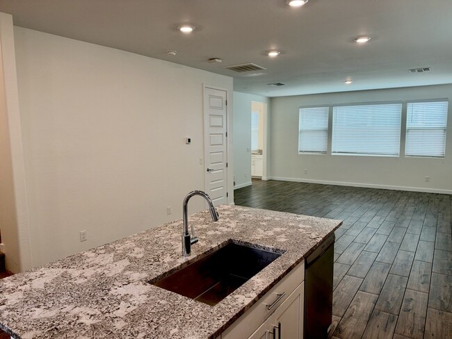 Beautiful 4BR Home in McQueen Landing