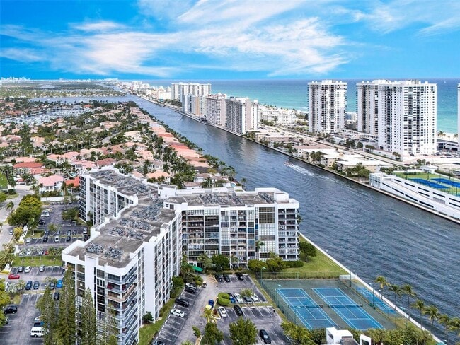 Photo - 1000 Parkview Dr Unidad 701