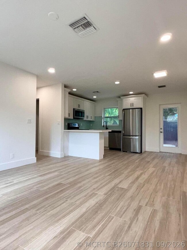 Photo - 140 SW 5th Ave