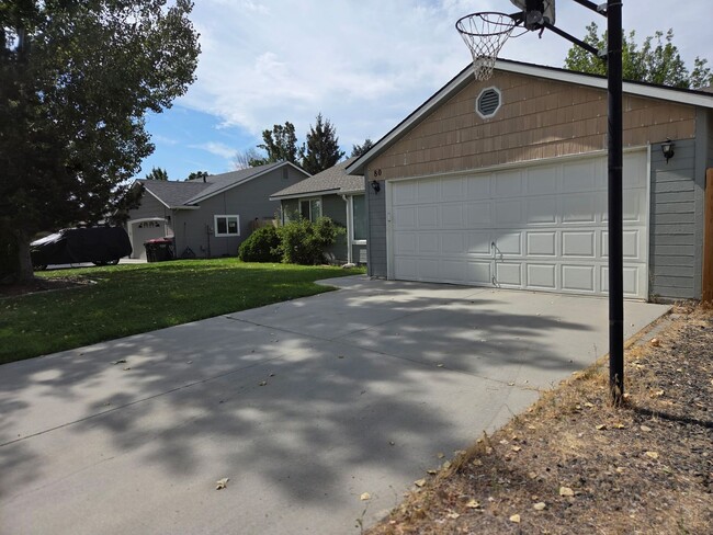 Photo - 80 W Bloomington Dr