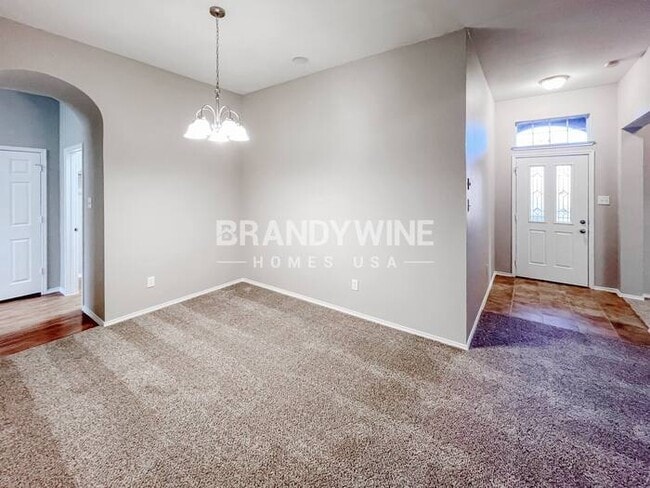 Photo - 806 Christine Dr