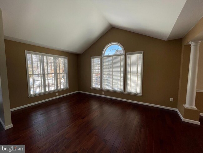 Building Photo - 21330 Meadow Field Ct