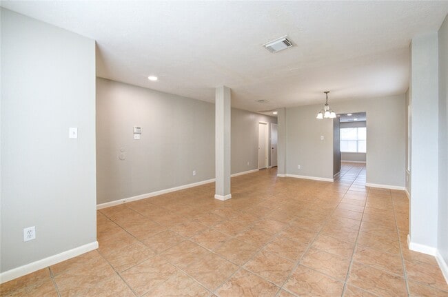 Photo - 1823 Usher Ct