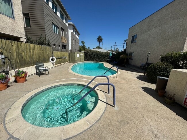 Photo - Beautifully Updated 2 Bed, 2 Bath Condo in... Unidad 16