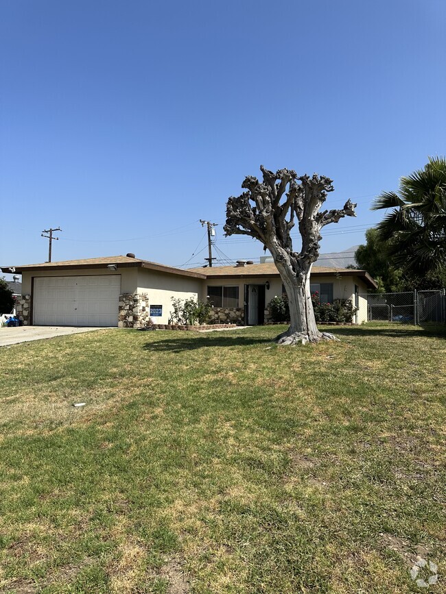 Building Photo - 27720 14th St Rental