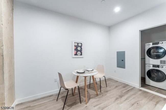 Photo - 10 Commerce Ct Unit 2I