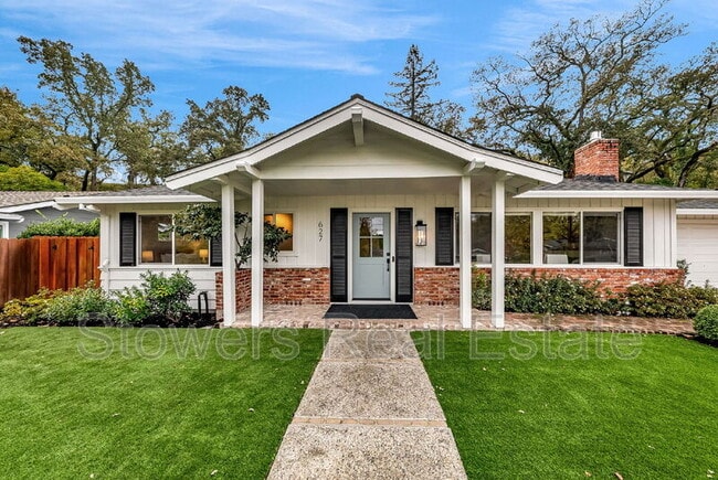 Photo - 627 N Silverado Dr