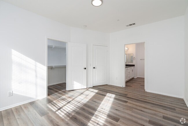 3BR, 3BA - 1,239SF - Primary Bedroom
