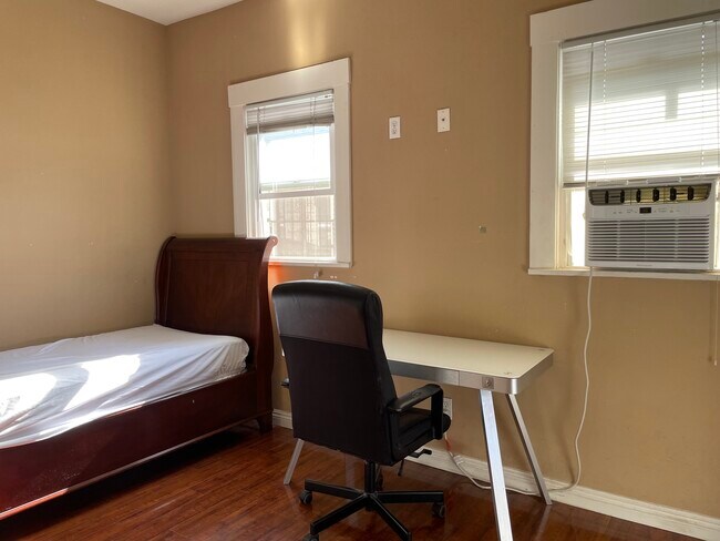 Photo - 1238 W 37th Dr Unit main