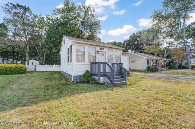 Photo - 446 E Arverne Ave