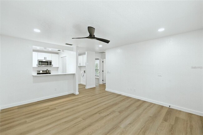 Photo - 840 NE 3rd St Unidad 100