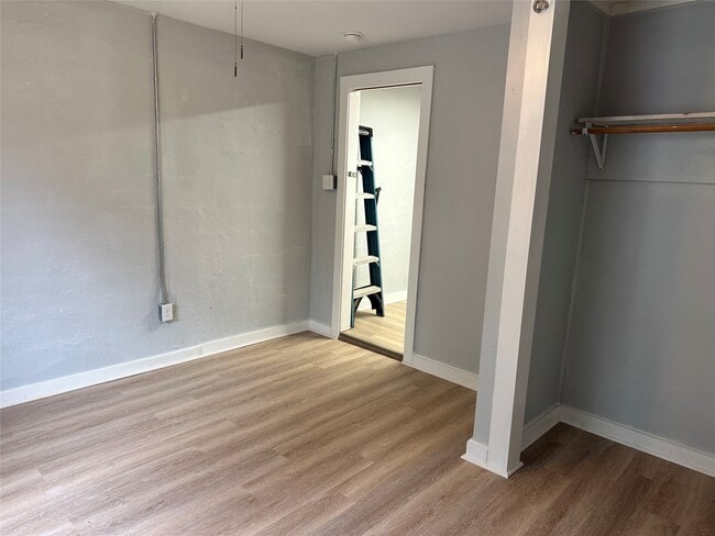 Building Photo - 912 W Cleveland St