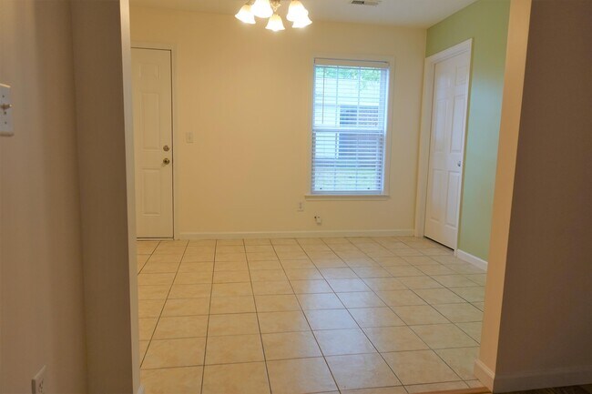 Photo - 103 Middlehouse Way