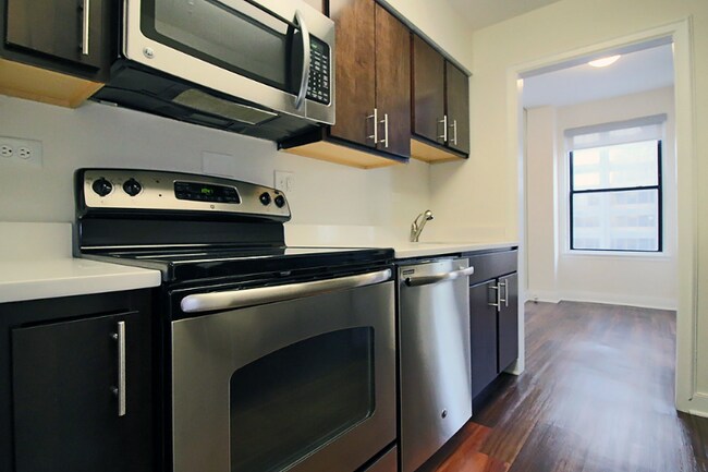 Photo - 210 E Chestnut St