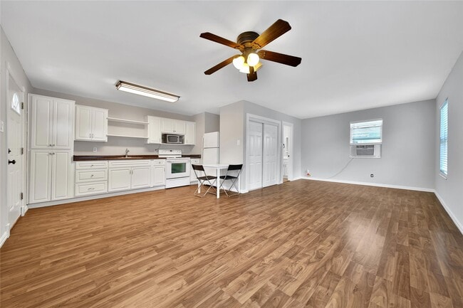 Photo - 423 Pecore St